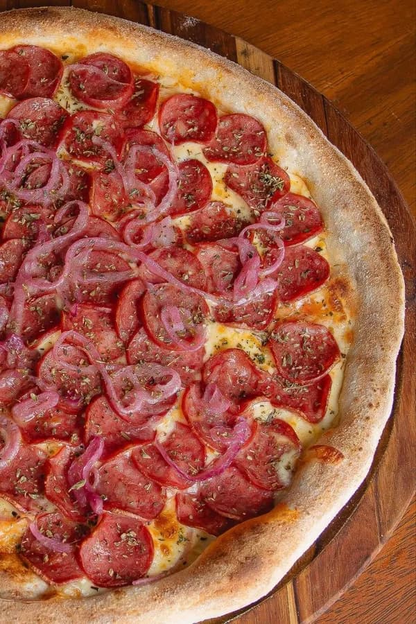 Pizza de Calabresa (Capivara)